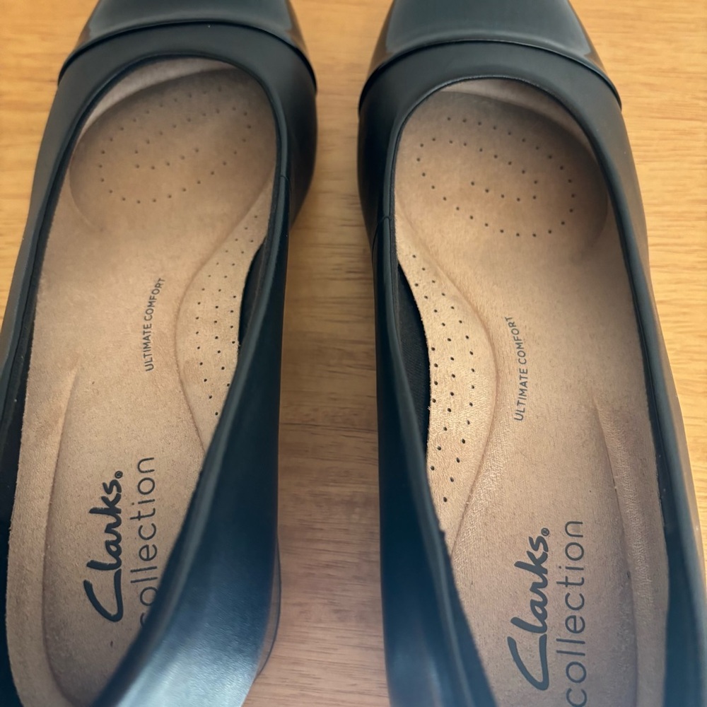 Clarks Collection Cap Toe Block Heel Pumps - Picture 5 of 11